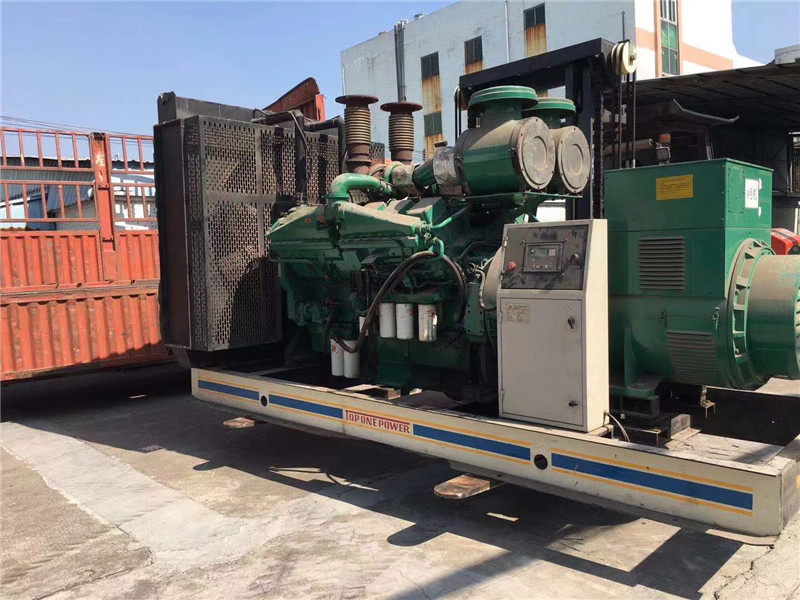 定南如何判断柴油发电机组的机油温度是否达到了合适的预热温度？